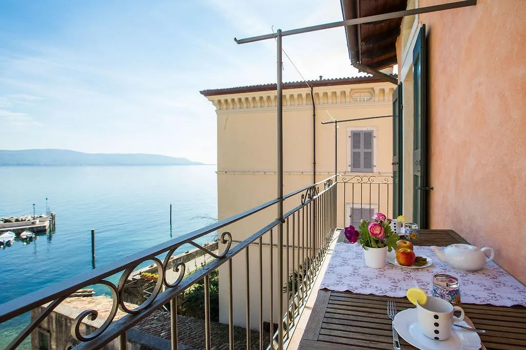 Le Camerine Apartment Water Front Toscolano Maderno Italy