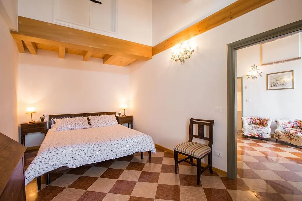 Le Camerine Apartment Water Front Toscolano Maderno Italy