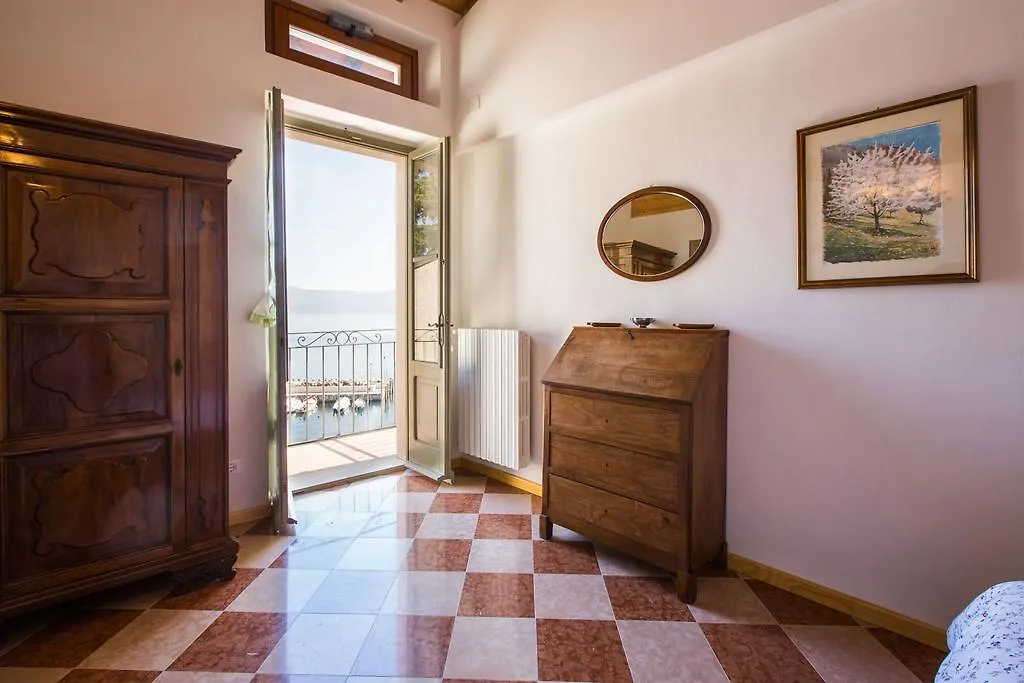 Le Camerine Apartment Water Front Toscolano Maderno Italy