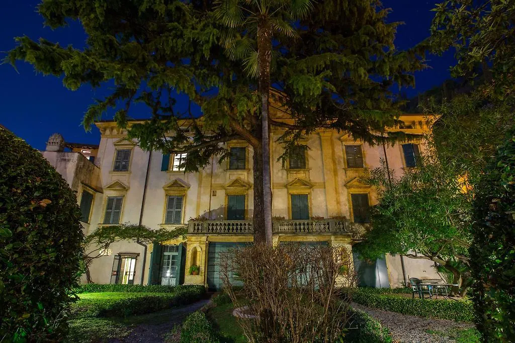 Le Camerine Apartment Water Front Toscolano Maderno Italy