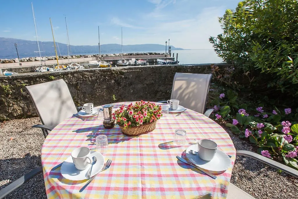 Le Camerine Apartment Water Front Toscolano Maderno Italy